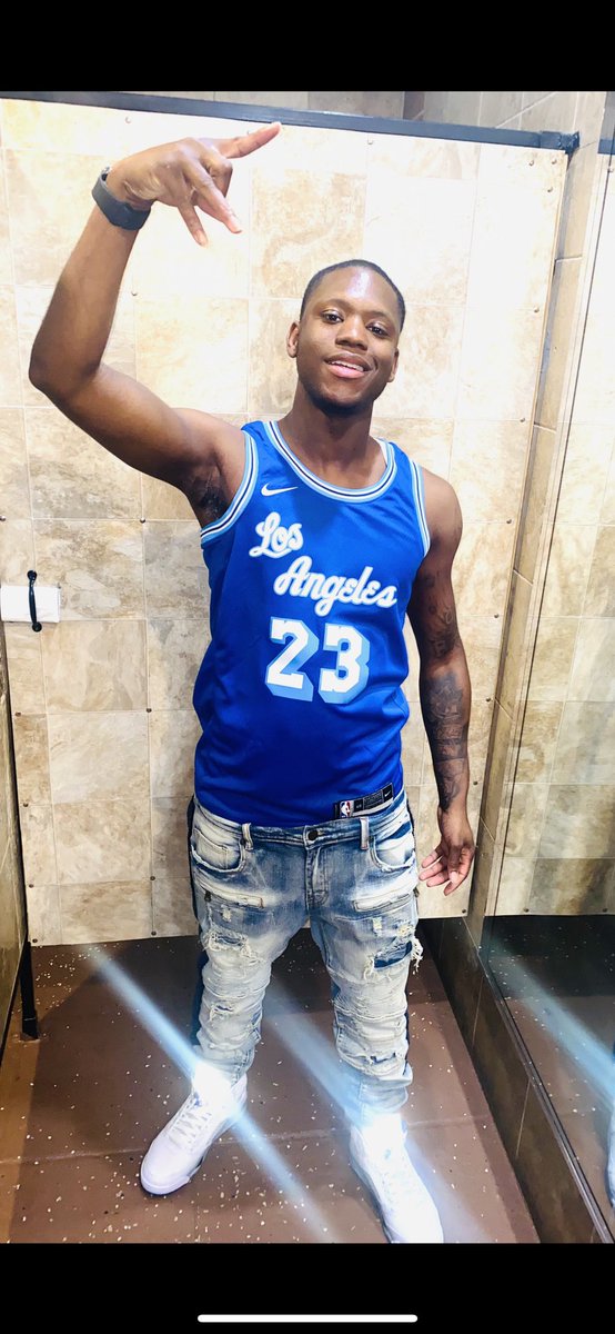 GSCTJ5's tweet photo. 💙🤍 I’m Just A Young Fly Nigga 🤞🏾💙🤍
#YFN #LongLiveMark https://t.co/ZjQsLKMzNh