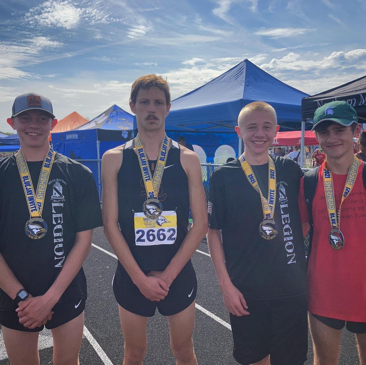 CoachPuffpaff's tweet photo. It was an outstanding day at the Shepherd Invite! In the Elite Race that featured some of the best teams in the state the guys finished an impressive 6th and the ladies an outstanding 7th! Both teams had a ton of PR’s and tremendous performances on the day!!#StrongHeartsFastFeet https://t.co/VFzElV37BS