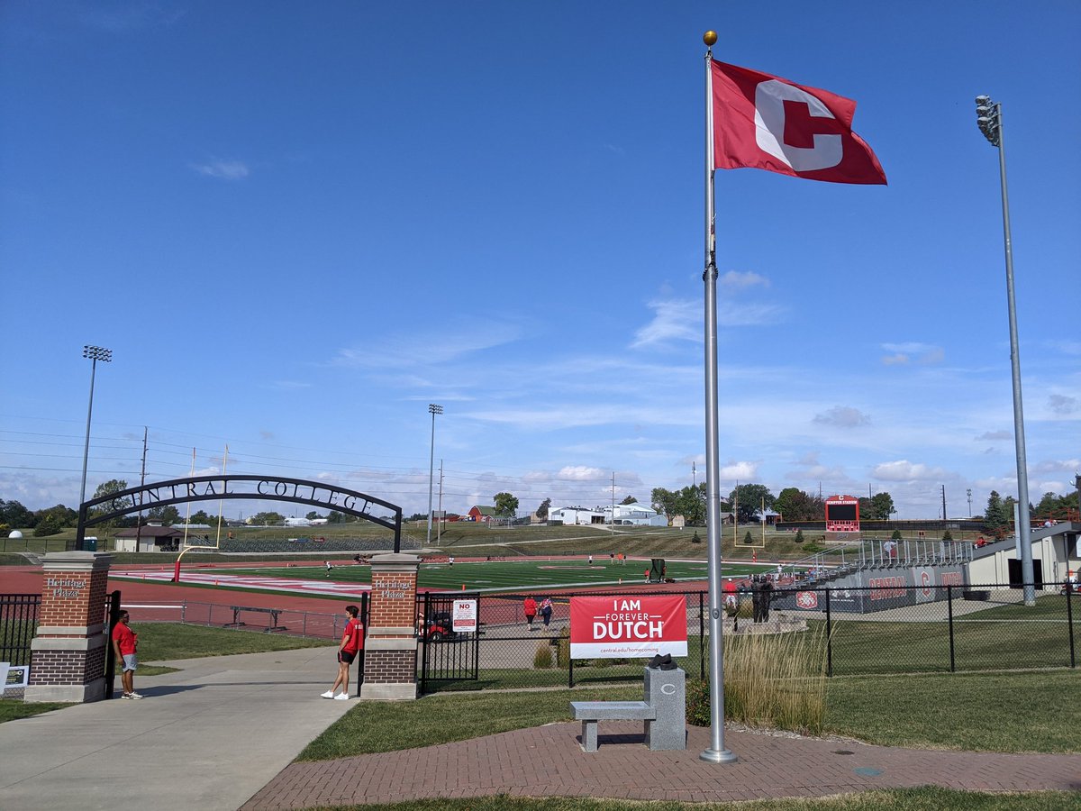 CentralCollege's tweet photo. A special thank you to our generous Homecoming sponsors: Brand Appeal, Edward Jones Investments – Scott Van Tasell, Leighton State Bank, MidWestOne Bank, Pella Pets Veterinary Clinic, Recker Dental Care and Thistles Flower Market. #CUIHomecoming https://t.co/BZJcZQnL80