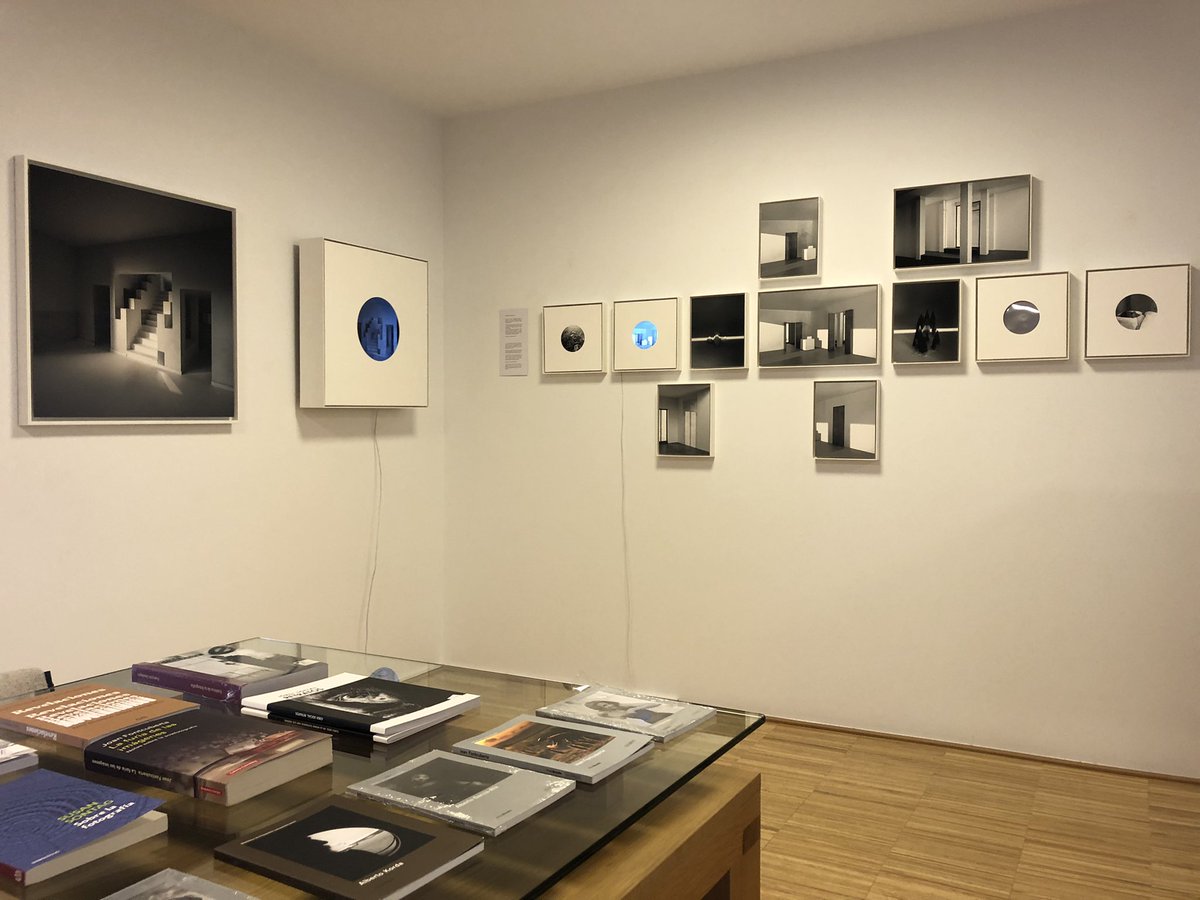 pedro_casares's tweet photo. Disfrutar de la fotografía a través de @photoespana y de sus muchas actividades y exposiciones. Es el caso de sedes invitadas como @libreriagil, no os lo podéis perder #PHESantander https://t.co/ECEDJz25t6 https://t.co/bylPd13Jts