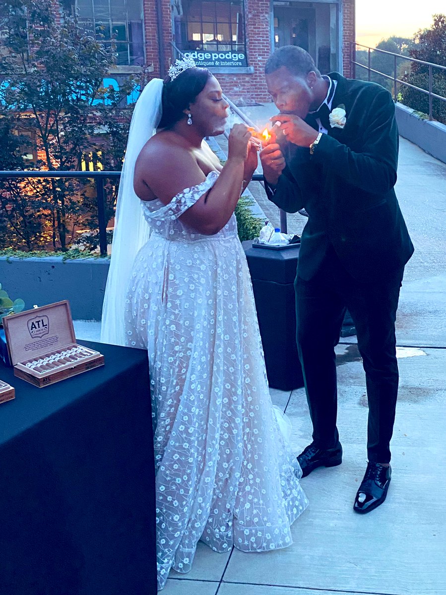 SkeetaRiley's tweet photo. It’s the #UnityLight for me baby!!!
Congrats to the #newlyweds 🍾🥂
#GoingHayward #LoveIsTheNewBlack #LoveIsInTheAir 🖤❤️🖤🙏🏽 https://t.co/eKS4DJWNAL