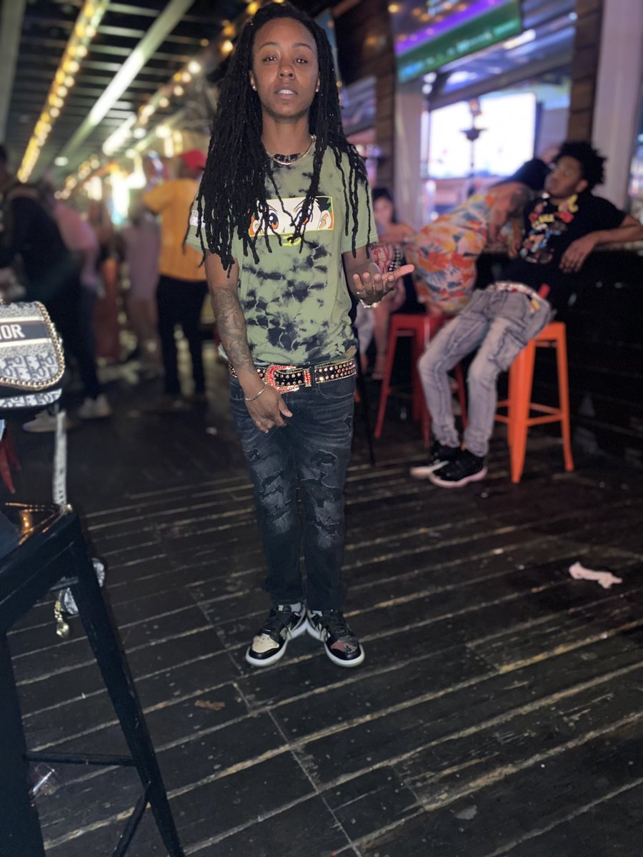 nillefool's tweet photo. yo day baby 🥳🖤 #fine29 https://t.co/8oIqNrNmBD