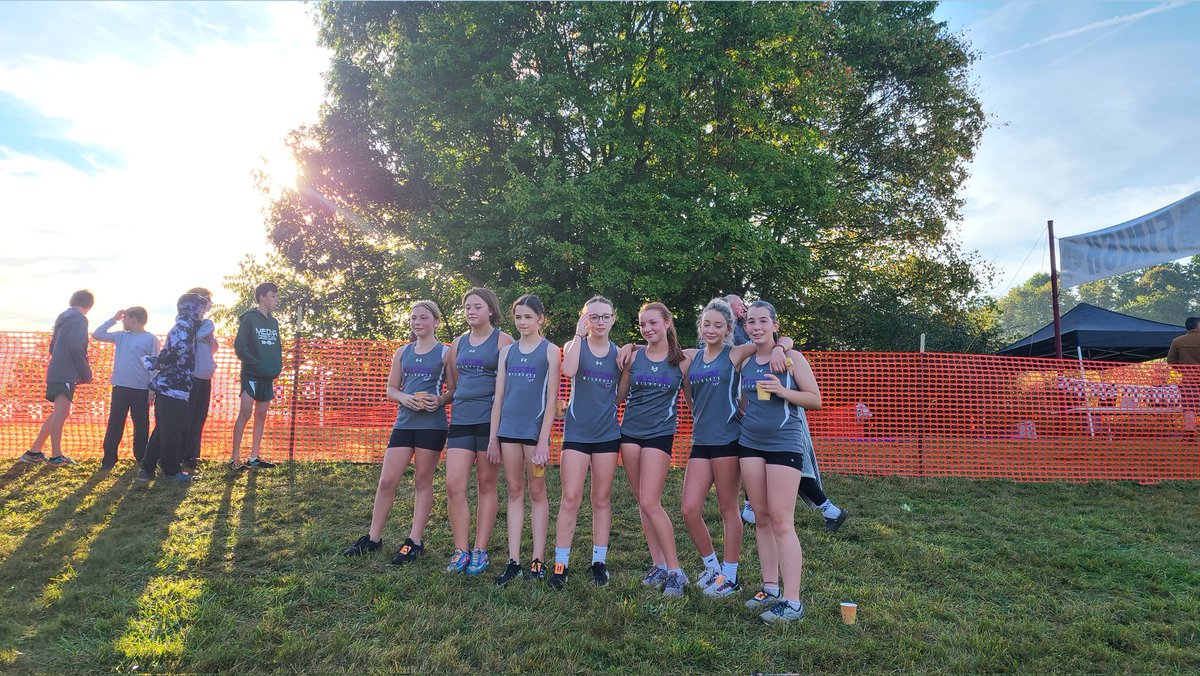 Our Middle School was also at Woodridge this morning!

The girls had one of their best team showings of the year!
The girls were led by Lyla, Bella,Alexis, Isobel, Sage, Emma and Clara.

Course PR's were earned from Bella and Sage while Isobel and Clara ran close to their best!