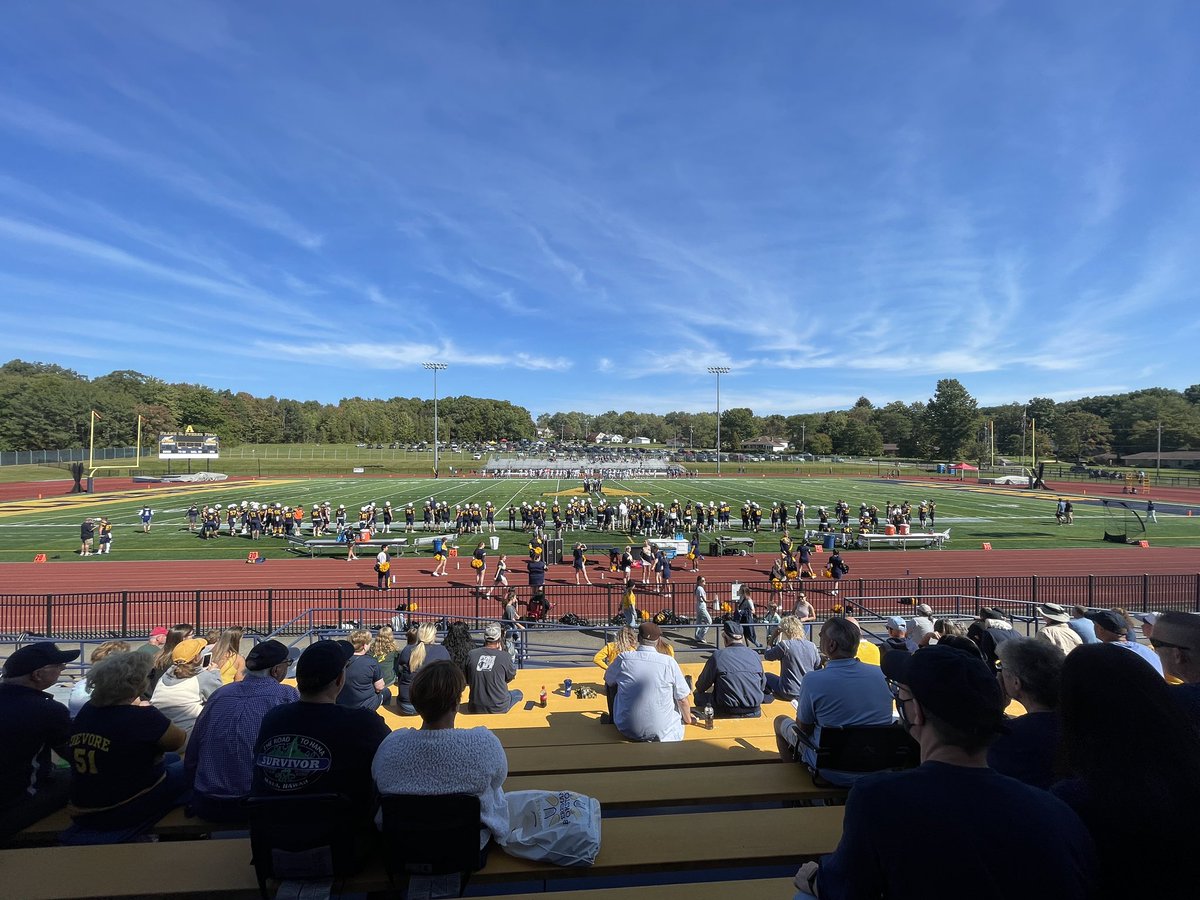 TylerShafer50's tweet photo. Had a great game day visit with Allegheny College special thanks to @ACCoachNagy Go Gators 🐊 https://t.co/VwscBADFiR