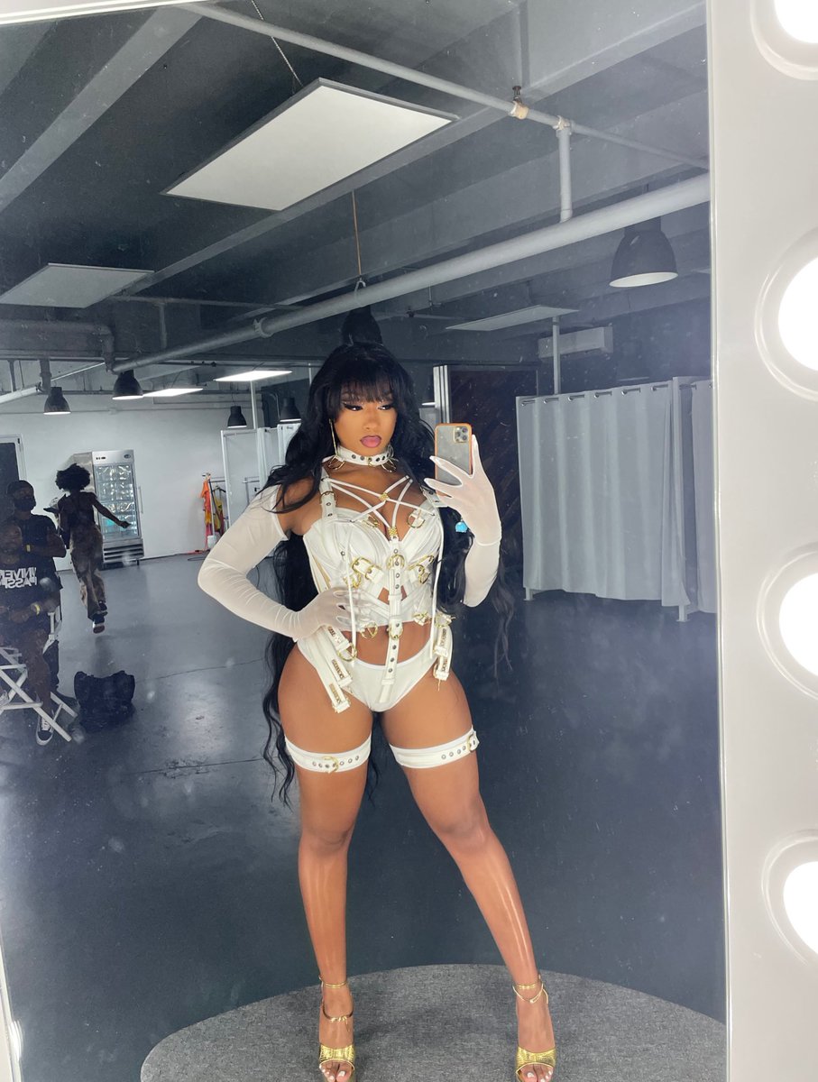 theestallion's tweet photo. Boo🖤👻 https://t.co/XZmr59B60b