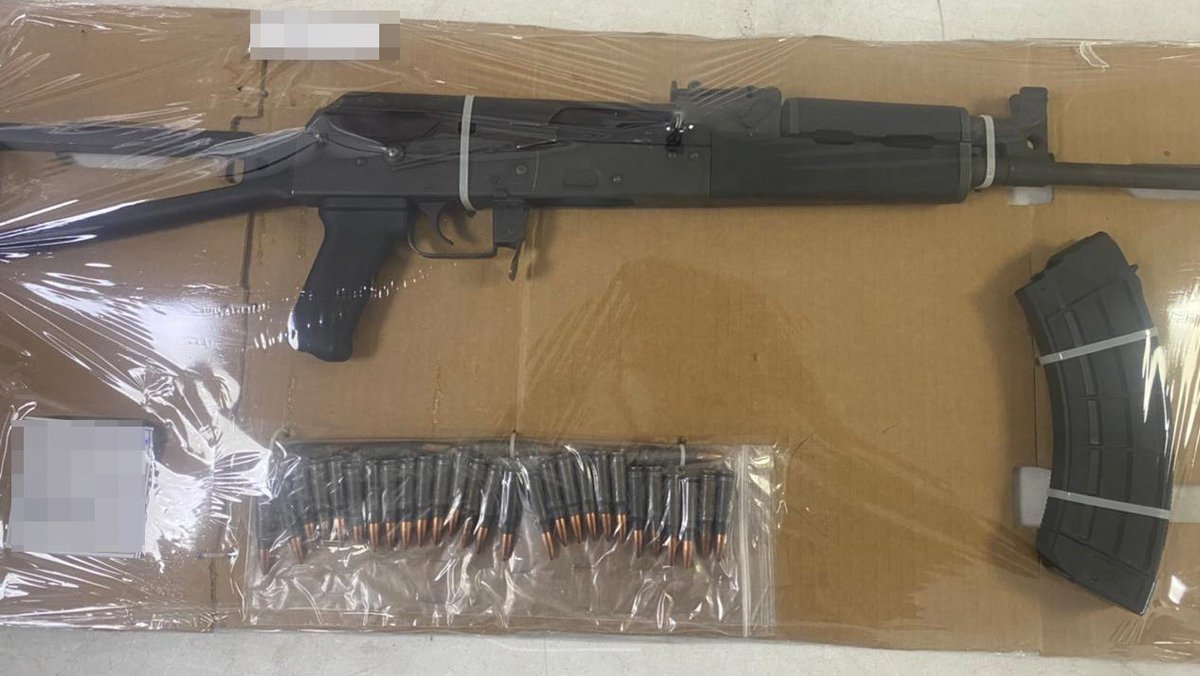 SonoraSeguridad's tweet photo. Intercepta Policía Estatal #PESP y SEDENA a 3 personas armadas en carretera Santa Ana-Altar

Transportaban dos armas de fuego, 8 cargadores y 190 cartuchos de diferentes calibres.

📌Recuerda denunciar de forma anónima al 089. https://t.co/rhMkkWiVwt