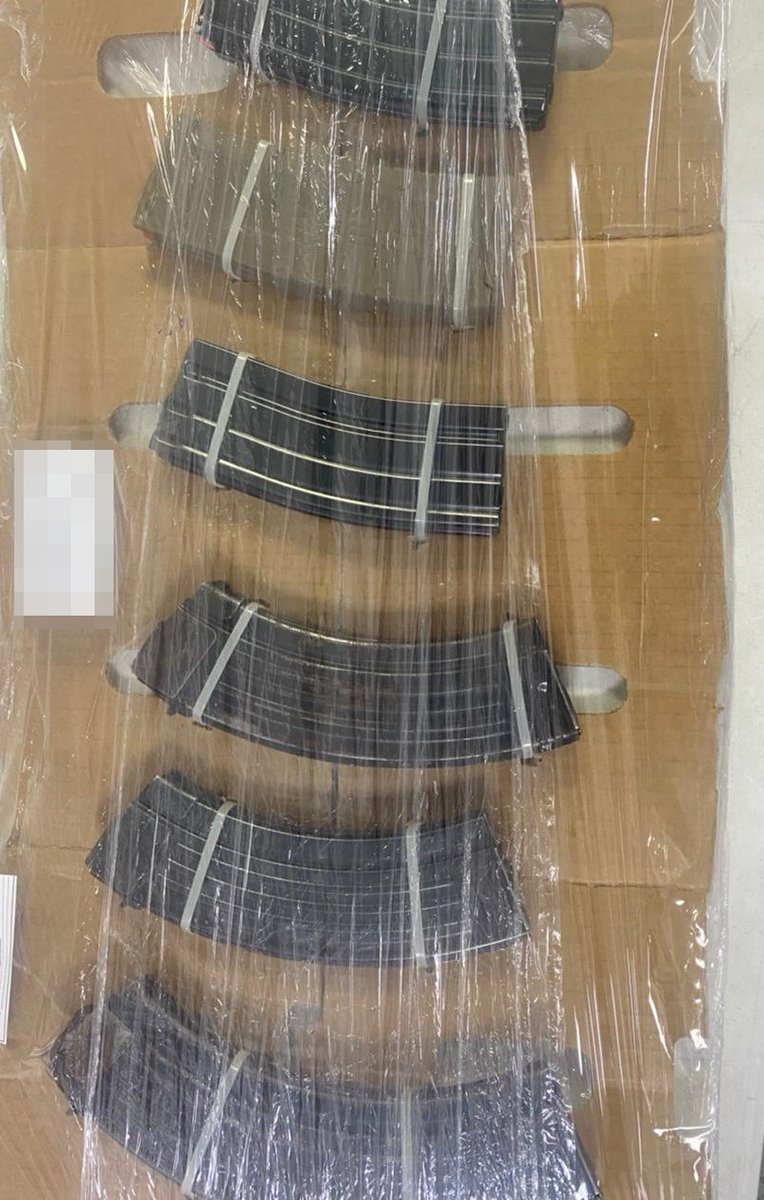 SonoraSeguridad's tweet photo. Intercepta Policía Estatal #PESP y SEDENA a 3 personas armadas en carretera Santa Ana-Altar

Transportaban dos armas de fuego, 8 cargadores y 190 cartuchos de diferentes calibres.

📌Recuerda denunciar de forma anónima al 089. https://t.co/rhMkkWiVwt