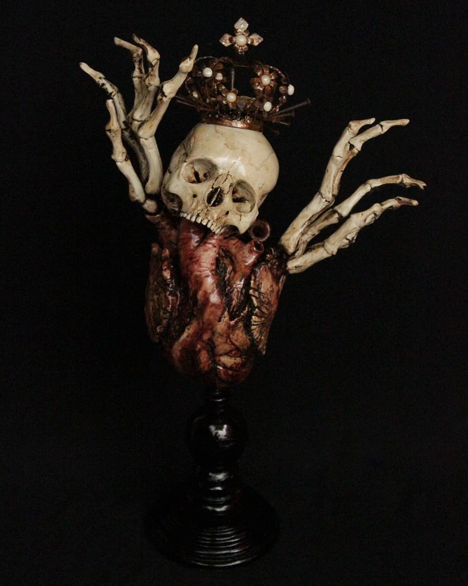 solisolsoli's tweet photo. Heart of Icarus sculpture by Emil Melmoth https://t.co/khWL0SjGlr