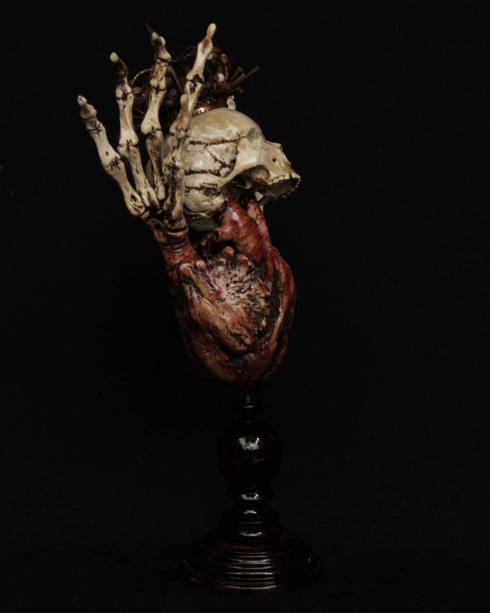 solisolsoli's tweet photo. Heart of Icarus sculpture by Emil Melmoth https://t.co/khWL0SjGlr