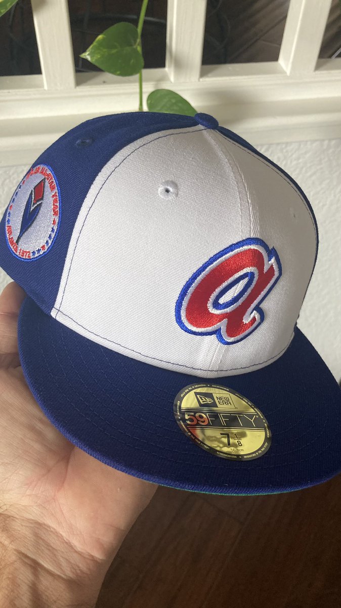 _honssolo's tweet photo. Just received my first non A’s related @HatClub hat in a very long time. This one is 🔥 tho and had to get to rep some Hammrin Hank when we release the next vintage of 755 Cab at the winery. #dustywillbehappynow #hankaaron #hammrinhank #winework #bakerfamilywines https://t.co/0J4dXzNUKH