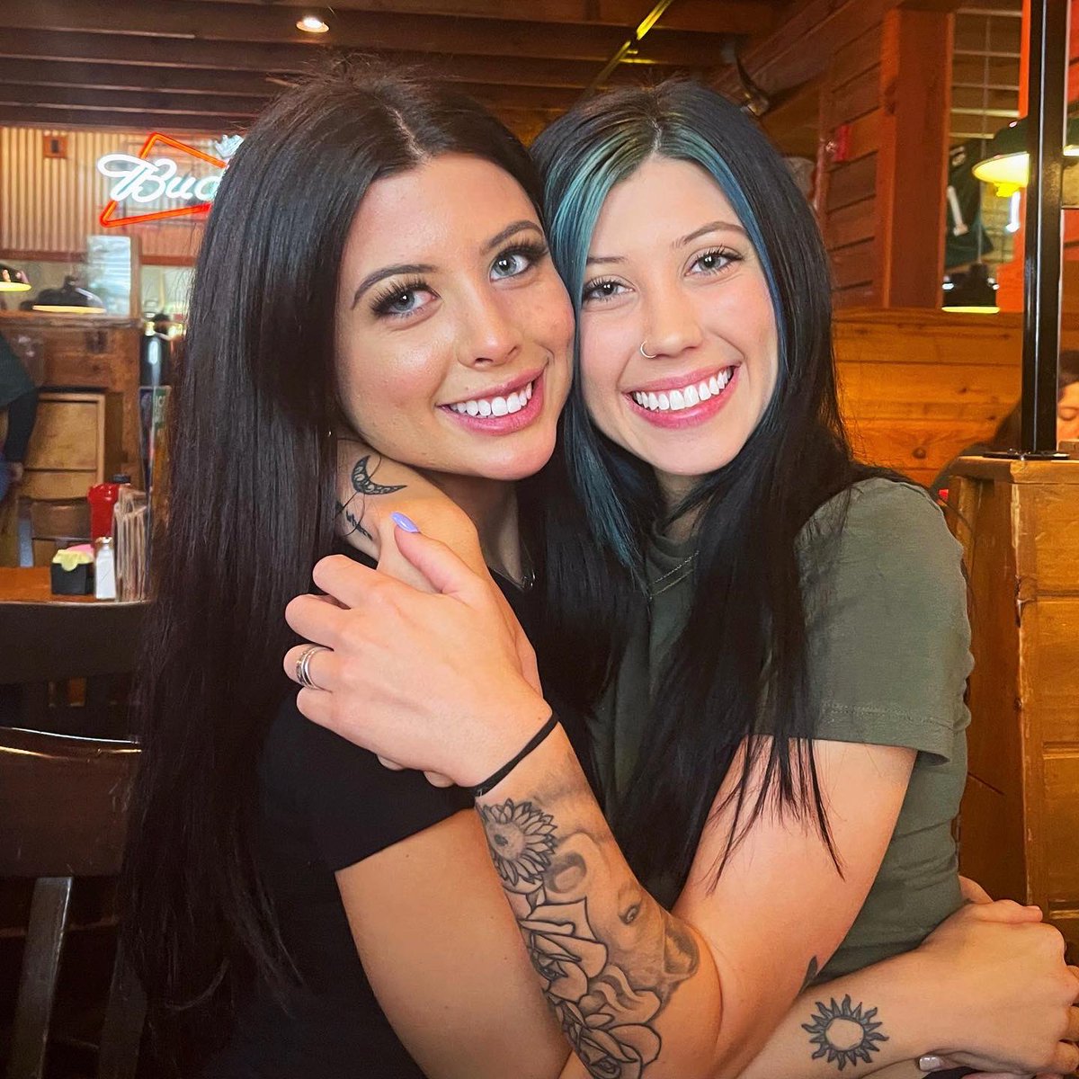 baileynwoods's tweet photo. My sissy graduated from esthetician school today!!! 🤩
So proud of you Kek, love you to the moon 🌙💖 @makenzie_woods https://t.co/jvNJ7gCRbG