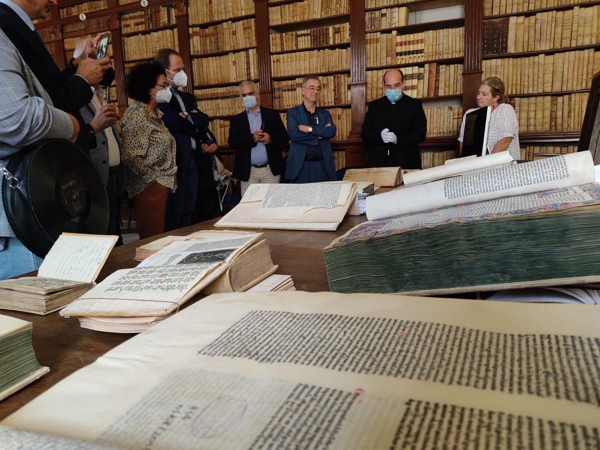 AIncunaboli's tweet photo. Esemplari di bellissime edizioni: le due collezioni di incunaboli di Monreale sono spettacolari! #incunabolinsicilia #incunaboli https://t.co/WMW4bbszDO