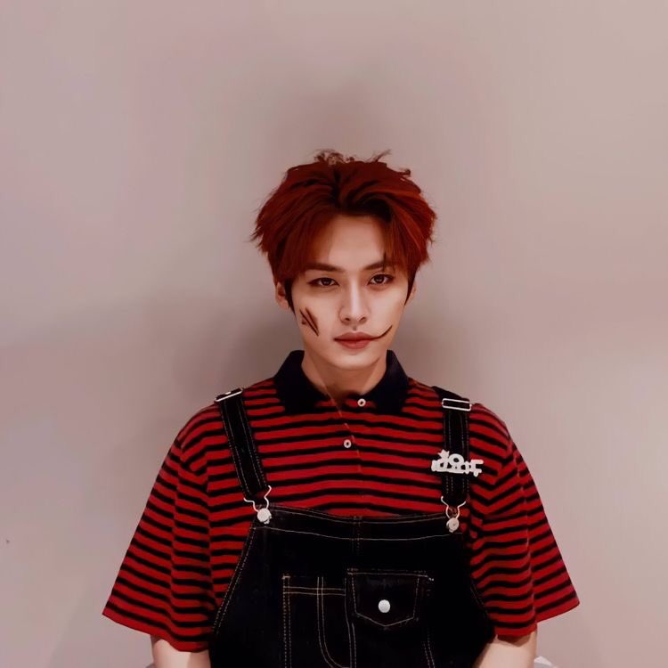 LMHFILES_'s tweet photo. And I give you a spooky Minho!! Happy October! #리노 #LEEKNOW https://t.co/n1ZPYpSagP
