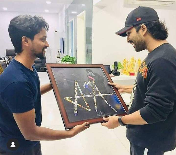AbilashKp77's tweet photo. Man of Golden Heart❤️
@alluarjun
#15YearsOfMalluArjunABZTcr
#15GloriousYearsOfAFWA  #Pushpa https://t.co/ebFVQmgjFN