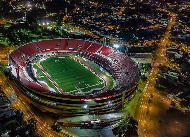 SPFClucianopa's tweet photo. Parabéns a nossa casa! Como é lindo nosso Morumbi #Morumbi61anos #morumbi #morumtri #saopaulofc #SeparaSaoPaulo #estadiociceropompeudetoledo #tricolorpaulista #estadiomorumbi https://t.co/eJa2VQ4wsB