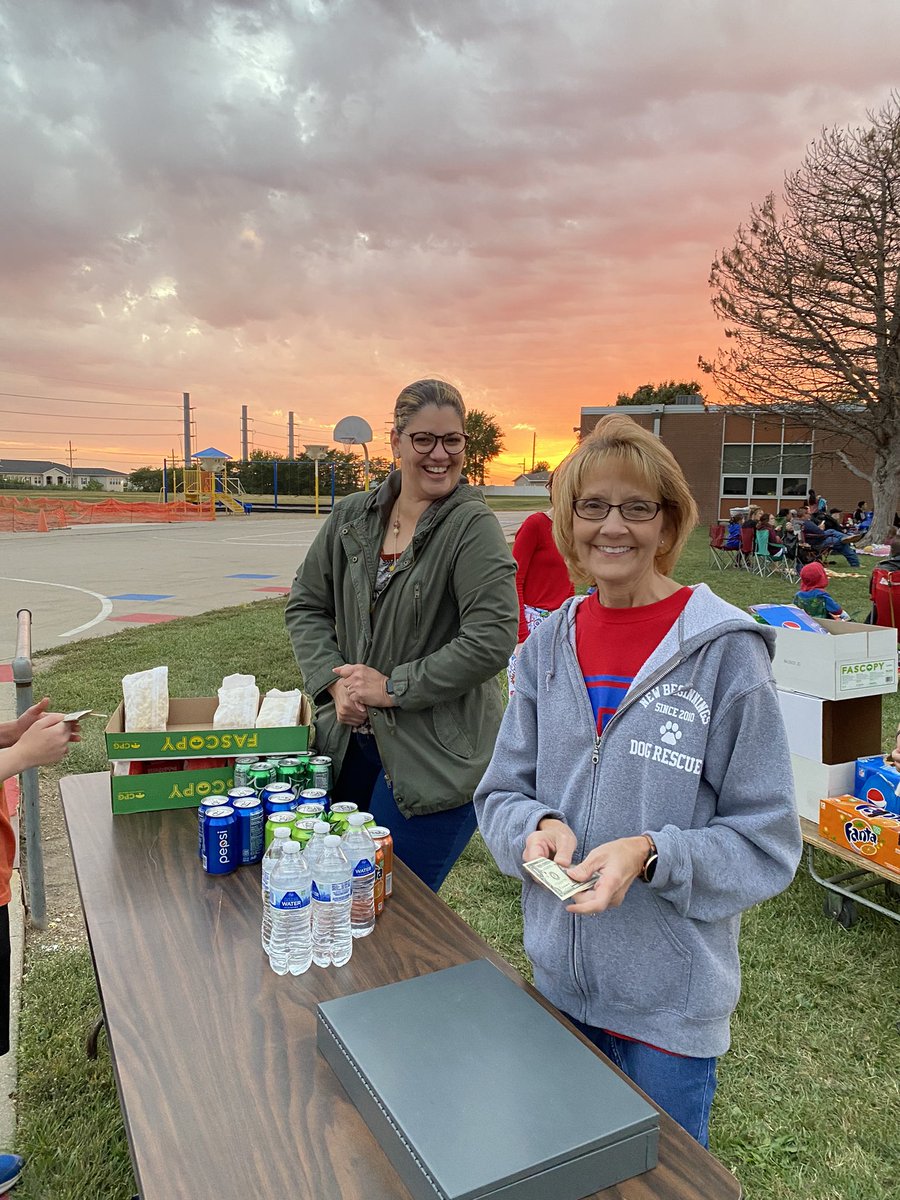 Thank you PTA for hosting a wonderful outdoor movie event!
