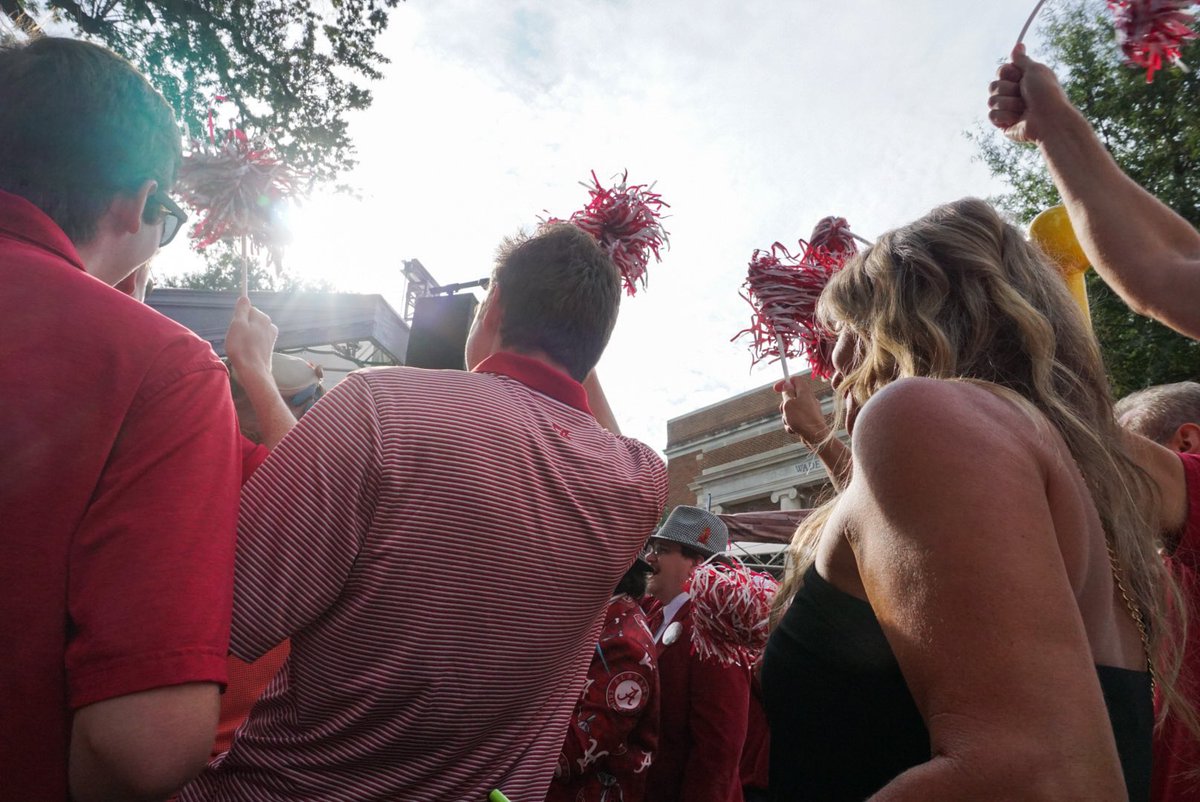 UA_Athletics's tweet photo. Shaker Saturdays❗️

#RollTide  | #BamaGameday https://t.co/1RKiqGvAus