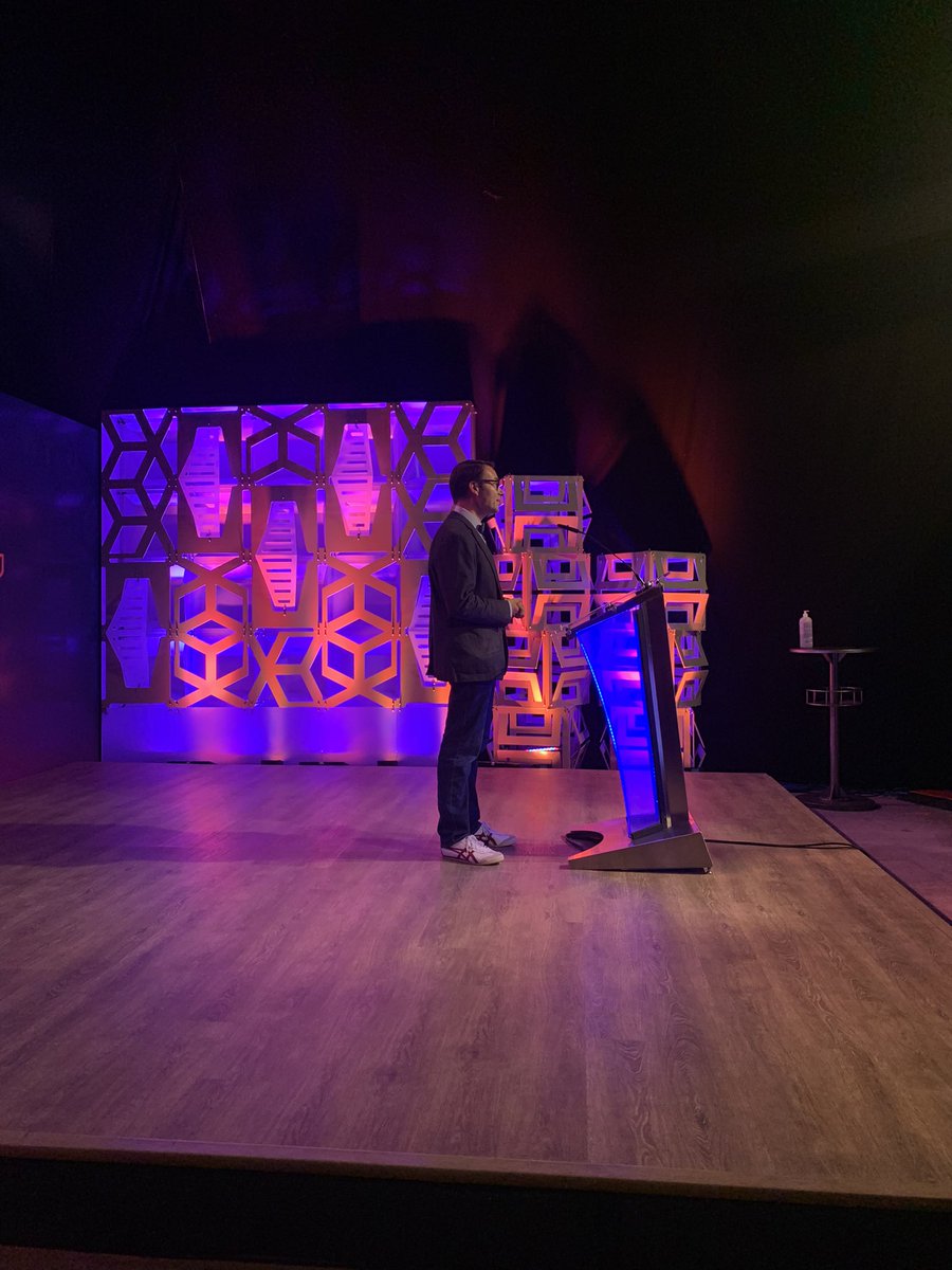 fgsathabascau's tweet photo. @shawnnfraser gives the #gsrc2021 morning greeting and talks about the new free PowerEd course developed by the Research Centre, FGS and PowerEd called Designing Your Research for Impact. @AthabascaU @AUGSA https://t.co/1MEekx49cY