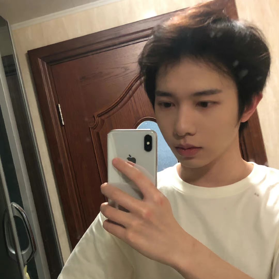 Lijunhao_TH's tweet photo. 211002 #李俊濠 Weibo Update

เซลฟี่เก๊กเท่🍗

#หลี่จวิ้นหาว #LiJunhao #Rimiko https://t.co/4N7pecCueA
