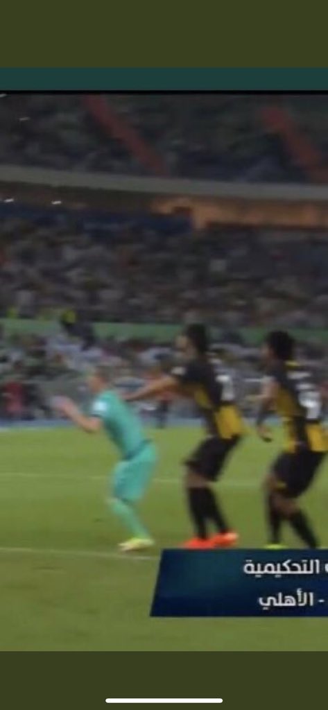 صورة  الهدف الاتحادي الثاني توضح دفع المدافع أحمد حجازي مدافع النادي الاهلي اليوسكي