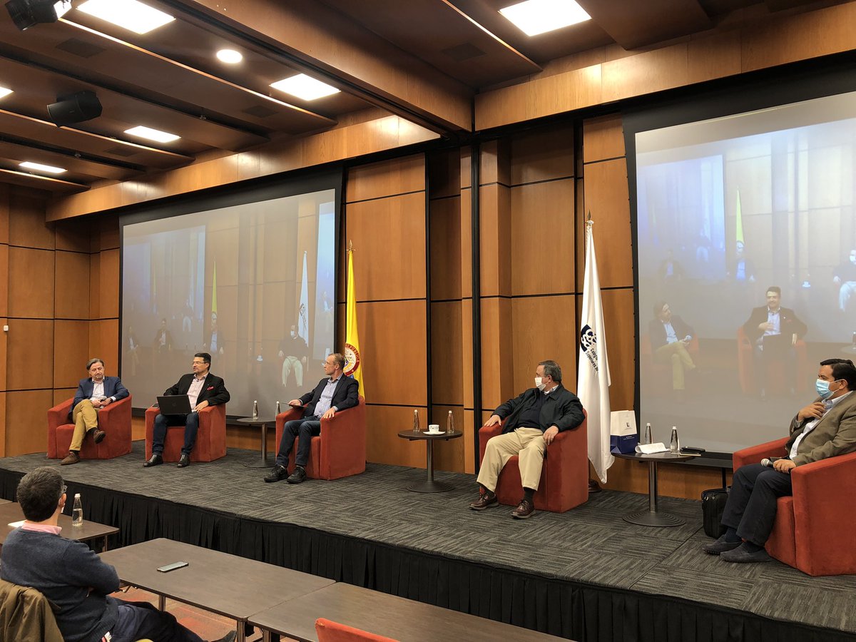 CESA_edu's tweet photo. Damos inicio a la conferencia de clausura de nuestra semana de los #MercadosBursátiles @bvcColombia @Asobolsa #ProgresoProfesional https://t.co/jMHhfNTRtM