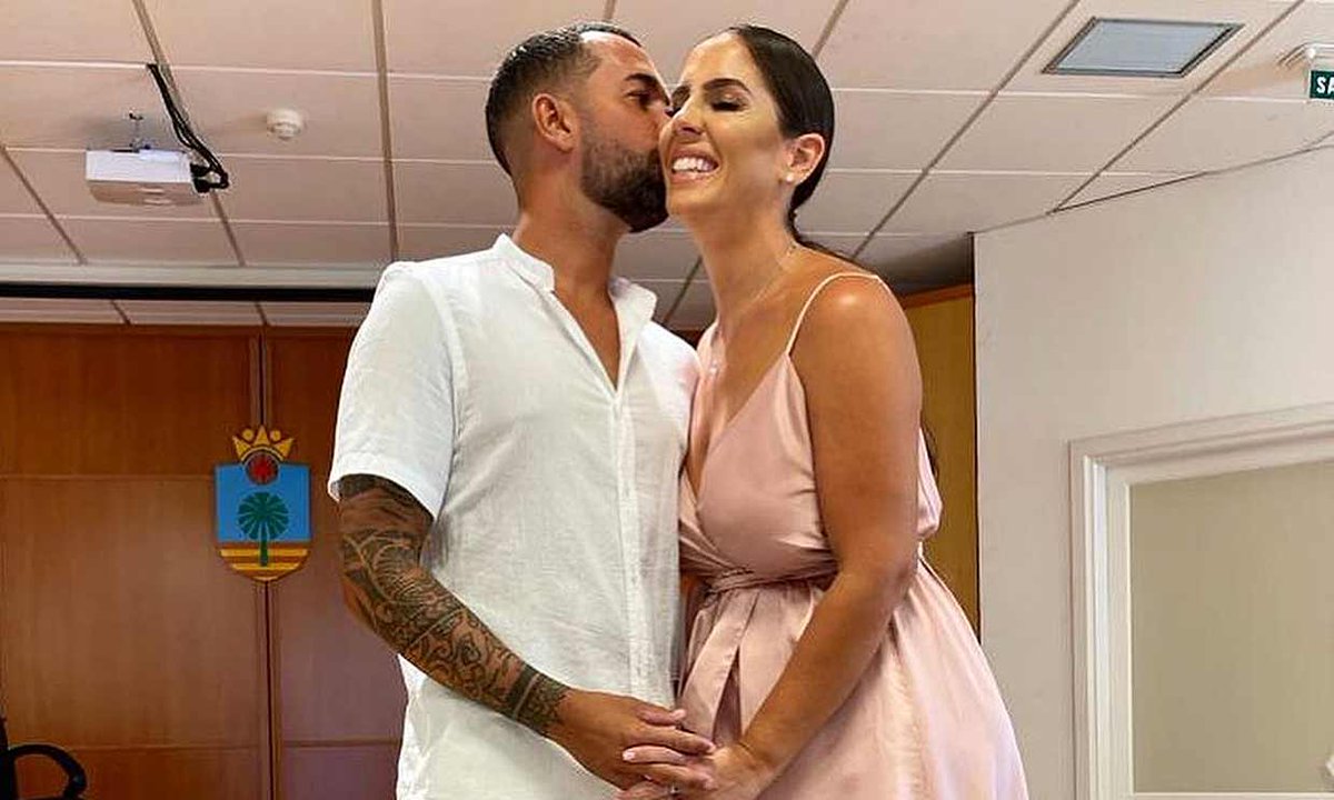 XxWomanonfirexX's tweet photo. #VivaLaVida442 Lo que les molesta a Suso y a Diego Arrabal es que hoy la boda de #Anabel va a ocupar todo el programa.
Y no solo eso sino que encima de regalarnos a toda España su preciosa boda en Canarias va a salir guapísima en una pedazo de revista como es Hola!🔥💗💪🏼 https://t.co/FKYS0GObZX