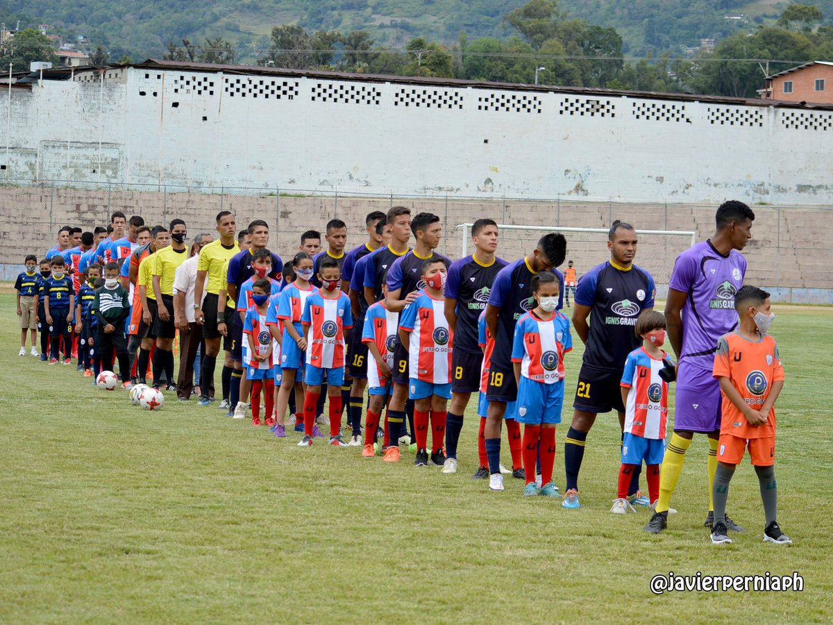 Campeones de la Copa Amenodoro Dugarte 🏆
Jugadores, cuerpo técnico y directiva, demostrando superioridad y buen fútbol en cada partido.