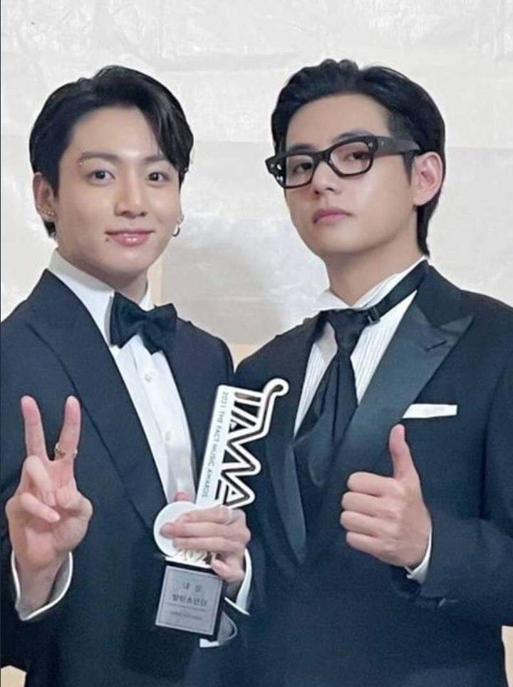 frliferkv's tweet photo. boyfriends, boyfriends, boyfriends. https://t.co/HvLzm0bJlQ