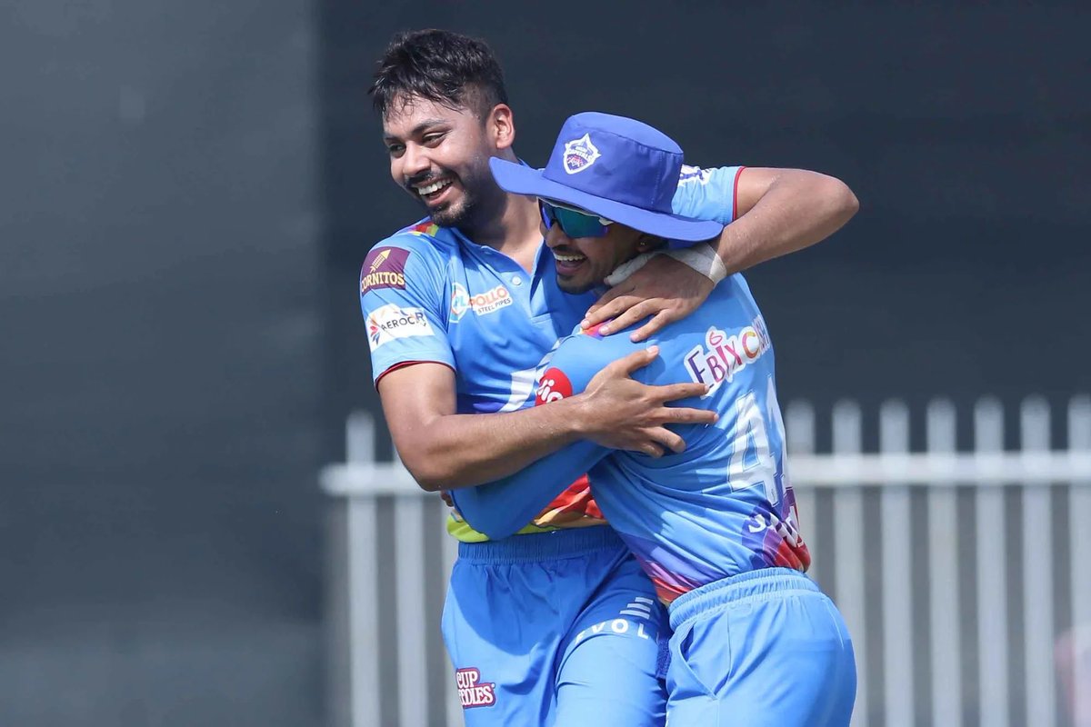 Avesh_6's tweet photo. We continue to ROAR 🔥

What a team 💙

#WeRoarTogether https://t.co/KZuxw6Jisz