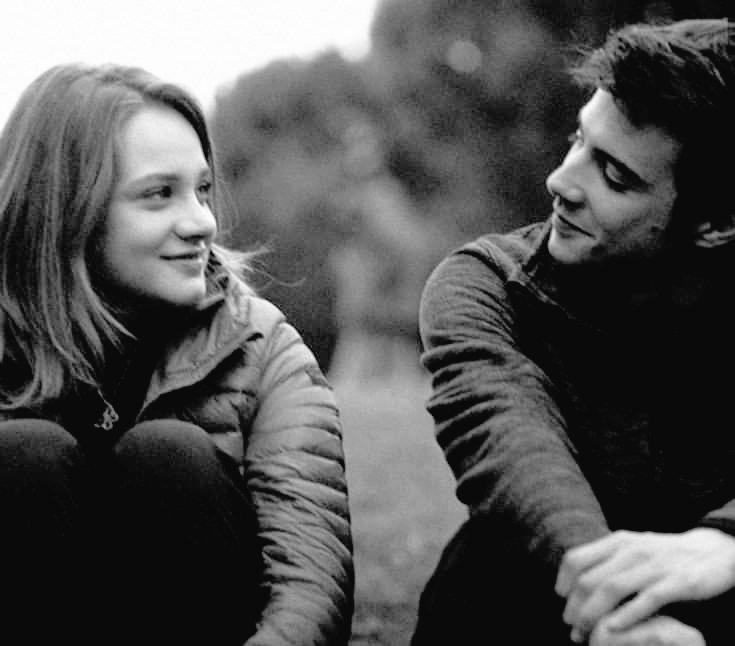 Herkes bir 

şeyler söylüyor..

ama yalnız ikimizin

sözcükleri 

sarmaş dolaş...

***

______c.s...♡