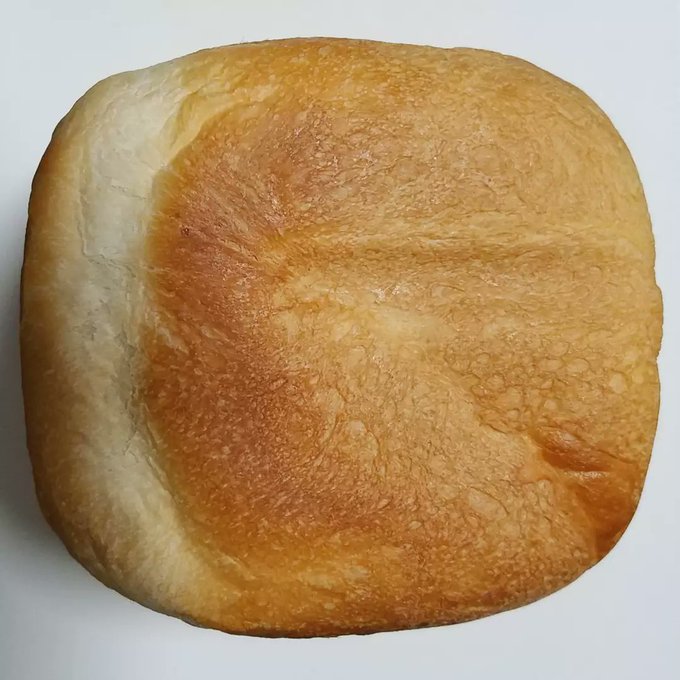 ホームベイカリー買ったからパン作った
基本のシンプルなパンだけど美味しい! 