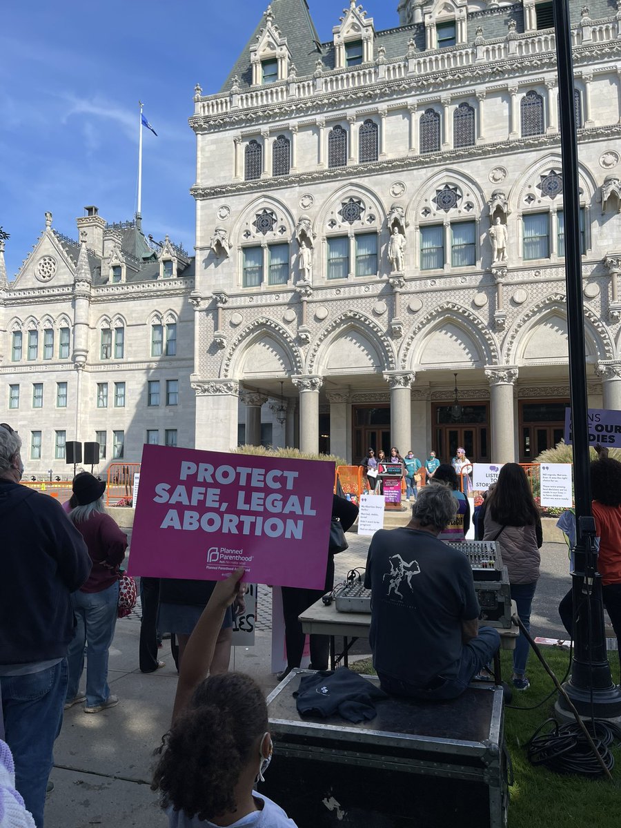GusWMH's tweet photo. #RallyForAbortionJustice #TellIingOurStoryCT https://t.co/EKOhMx9wi6
