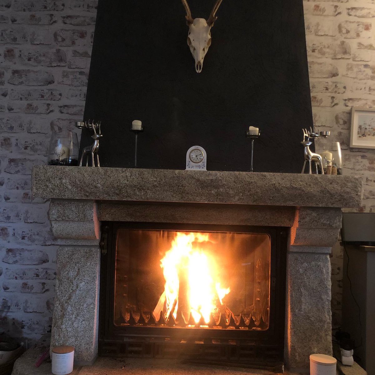 Food_A4thought's tweet photo. Bloody freezing here today so itβs becoming one of βthoseβ Saturday afternoons π»π»π₯π₯
#FireLit #LogFire #Brittany #HomeFromHome #Beer #beeroclock #Nibbles #Cheese #Chill #Saucisson #Pickles #WetAndWindy #Cosy #CosyHome https://t.co/vQ7HyPMCZM