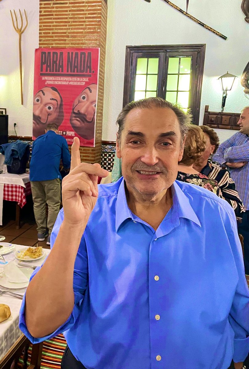 tjcope's tweet photo. 🎩 PEDRO PEREZ se jubila. Más grande no lo hay. En @COPE, todo el mundo le quiere y le respeta. Se lo ha ganado en 40 años de radio. Productor incansable. Siempre a la sombra, siempre generoso, siempre periodista.

💙Poli, ya echamos de menos tu “Para naaaadaaa”. https://t.co/AJ1KVRkNJT