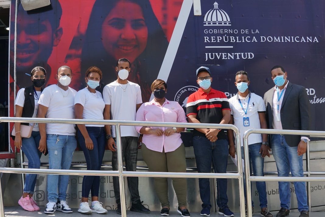 LuzIrinaJimenez's tweet photo. #JuventudSegura en 𝐋𝐚 𝐆𝐮𝐚́𝐲𝐢𝐠𝐚 📍

¡No le podemos bajar! 💪 Seguimos sumando más jóvenes al Régimen Subsidiado de Salud de @arssenasard.

#ISJSalud
#MinisteriodelaJuventud https://t.co/OOat01Ej8B