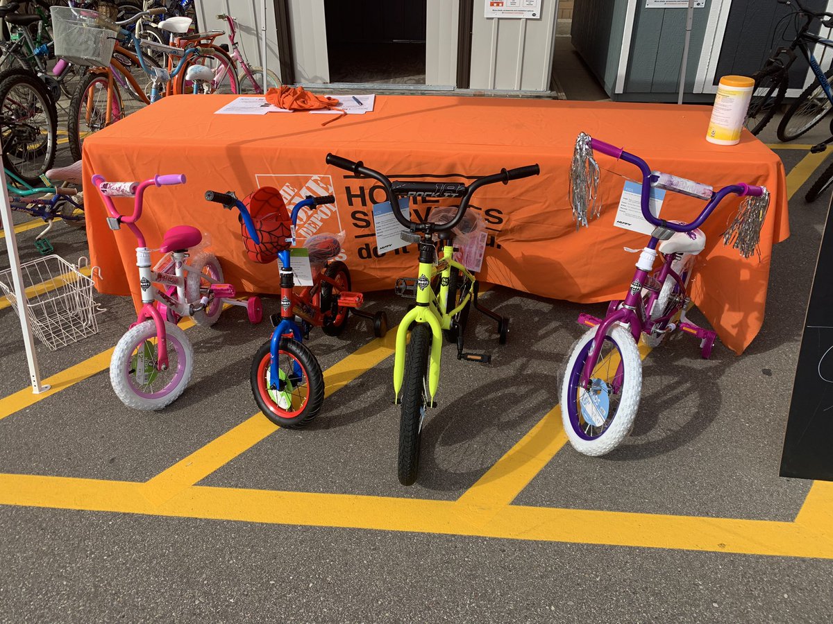 Collecting bikes for @fb4kdetroit! An amazing customer brought 4 brand new bikes! 52 bikes and counting here at @HomeDepotBright! #givingback @simplystasia @jo_yates4 @JoshuaMendiol17 @Mark_Gridley @JulieGiattino