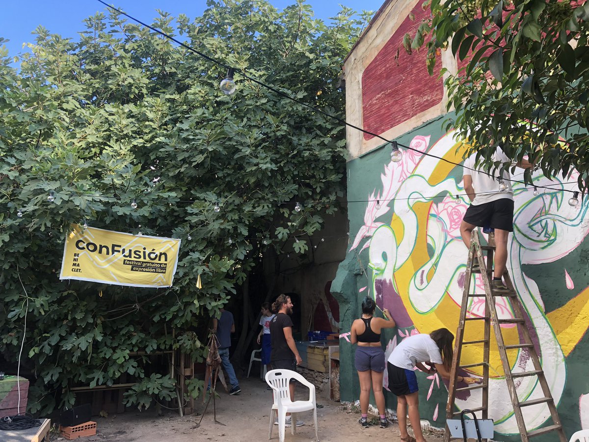 El evento de <a href="/conFusionFest/">conFusión</a> esta a punto de empezar 🤩
Taller para niños, arte urbano, conciertos y barbacoa, ¡os esperemos! 🎉
#festival #valencia