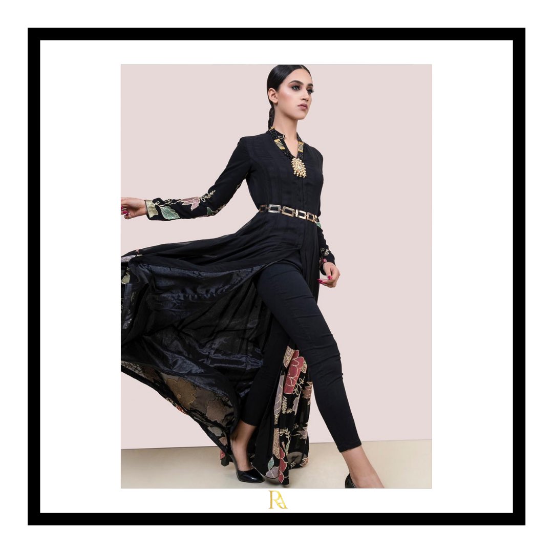 AhluwaliaRosy's tweet photo. The Story of “Ehsaas”
A story that makes you feel happy and confident .
.
.
Models gracefully embraces with our signature collection of blacks 🖤
.
.
#rosyahluwalia #fashiondesigner #black #collection2021 
@gurpreetksethi association https://t.co/8bGWyulJSb