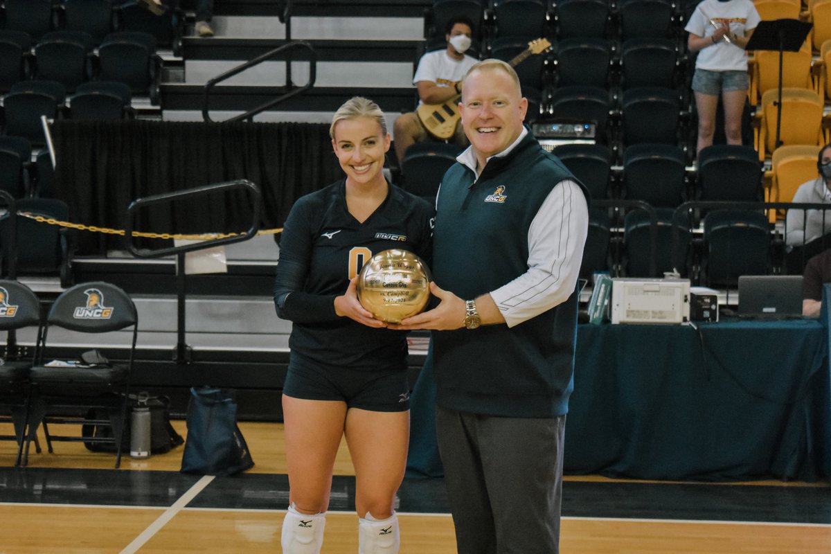 UNCGVB's tweet photo. Last night we honored Kayla White, Gabby McHugh, and Jenna Wiggs for reaching career milestones before the Spartans 3-0 win over Samford. 

Tonight, we continue our home stand with Mercer at 5 p.m.😤

#ALLIN | #letsgoG https://t.co/ws95WpCW95