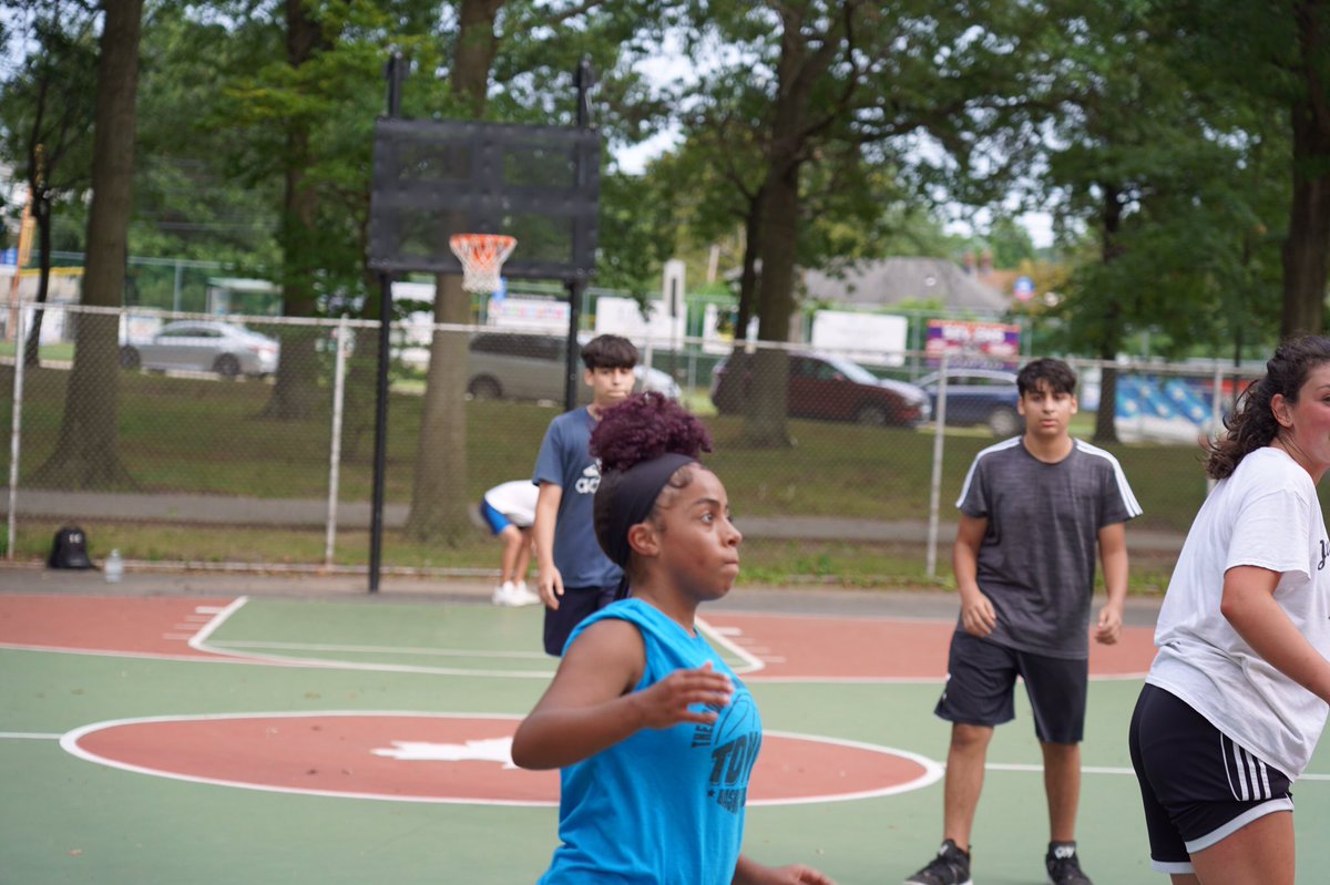 pickuphoopz's tweet image. She is @NisbetMya and she participated in our FREE  #openruns (#statenisland ) powered by @FootprintzGroup hosted by @_toussy ..