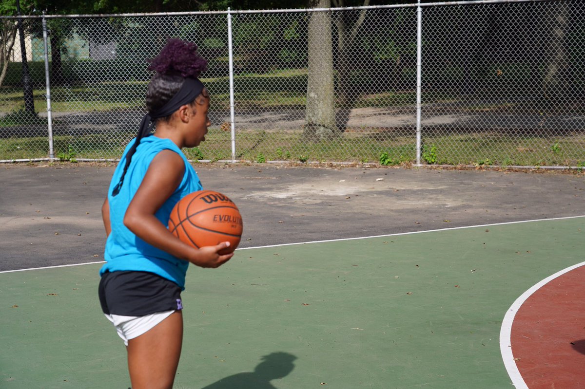 pickuphoopz's tweet image. She is @NisbetMya and she participated in our FREE  #openruns (#statenisland ) powered by @FootprintzGroup hosted by @_toussy ..