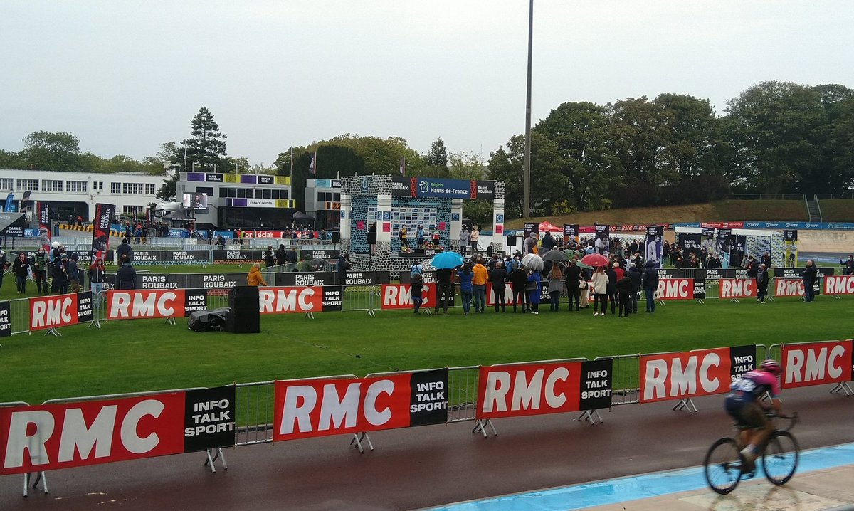 MorlighemThomas's tweet photo. #ParisRoubaixFemmes https://t.co/d4YXxOOC54