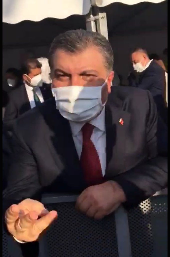 mahmutazizusal's tweet photo. Sağlık Bakanı Fahrettin Koca sağlık çalışanlarına aylar önce atama sözü vermişti. 

Şimdi Sayın Fahrettin Koca sözünüzün arkasında durun ve gereğini yapın. 

#SözSenettir3AyBittiSnKoca https://t.co/qpvWWdeZD8