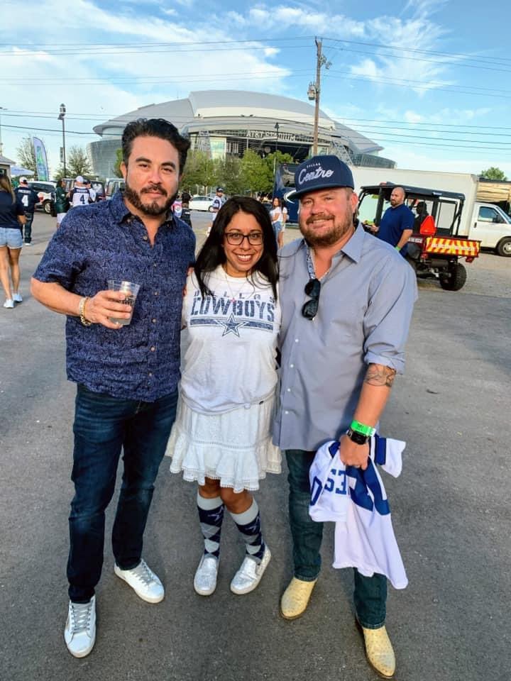 StephPotosiLive's tweet photo. Did I mention I LOVE my job???
@VipSports Ultimate Bill Bates Tailgating Party!! 🤟🏽💙
#ilovemyjob #BillBates #CowboysNation https://t.co/hiyXT2iADU
