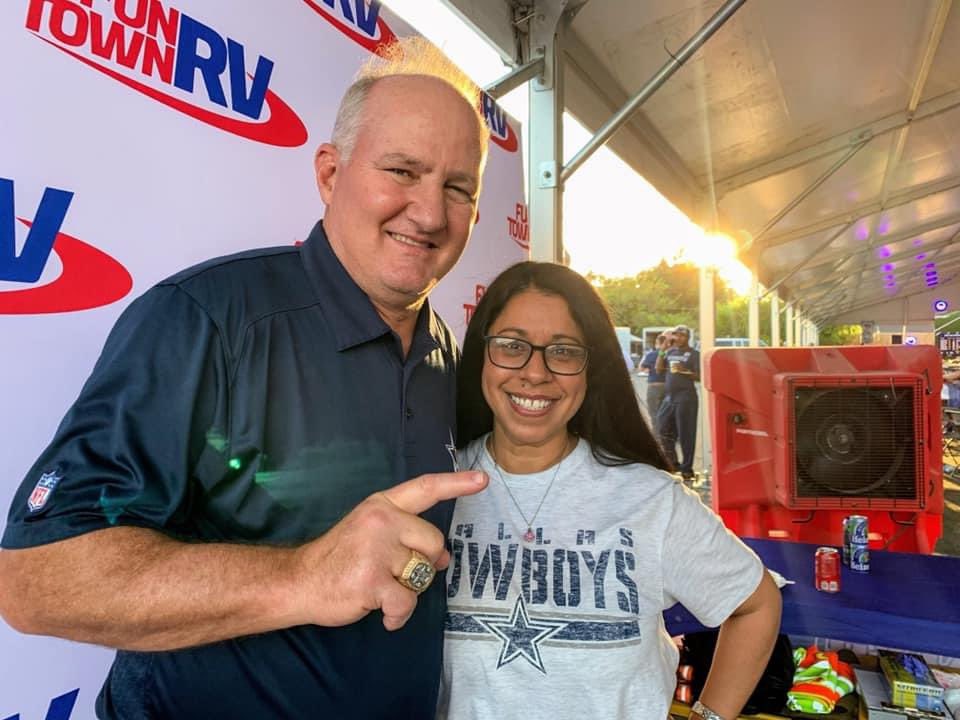 StephPotosiLive's tweet photo. Did I mention I LOVE my job???
@VipSports Ultimate Bill Bates Tailgating Party!! 🤟🏽💙
#ilovemyjob #BillBates #CowboysNation https://t.co/hiyXT2iADU