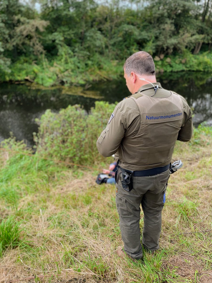 POL_Winterswijk's tweet photo. Samen met partners @SportvisserijNL, @Natuurmonument, ODA en @Gem_Winterswijk een controle in de wijk van @polwwijkbuiten. Alles gericht op overtredingen op de “groene” wetgeving. Mooie samenwerking en wat goeie resultaten! 👍🏻 https://t.co/sg3VgkW11I