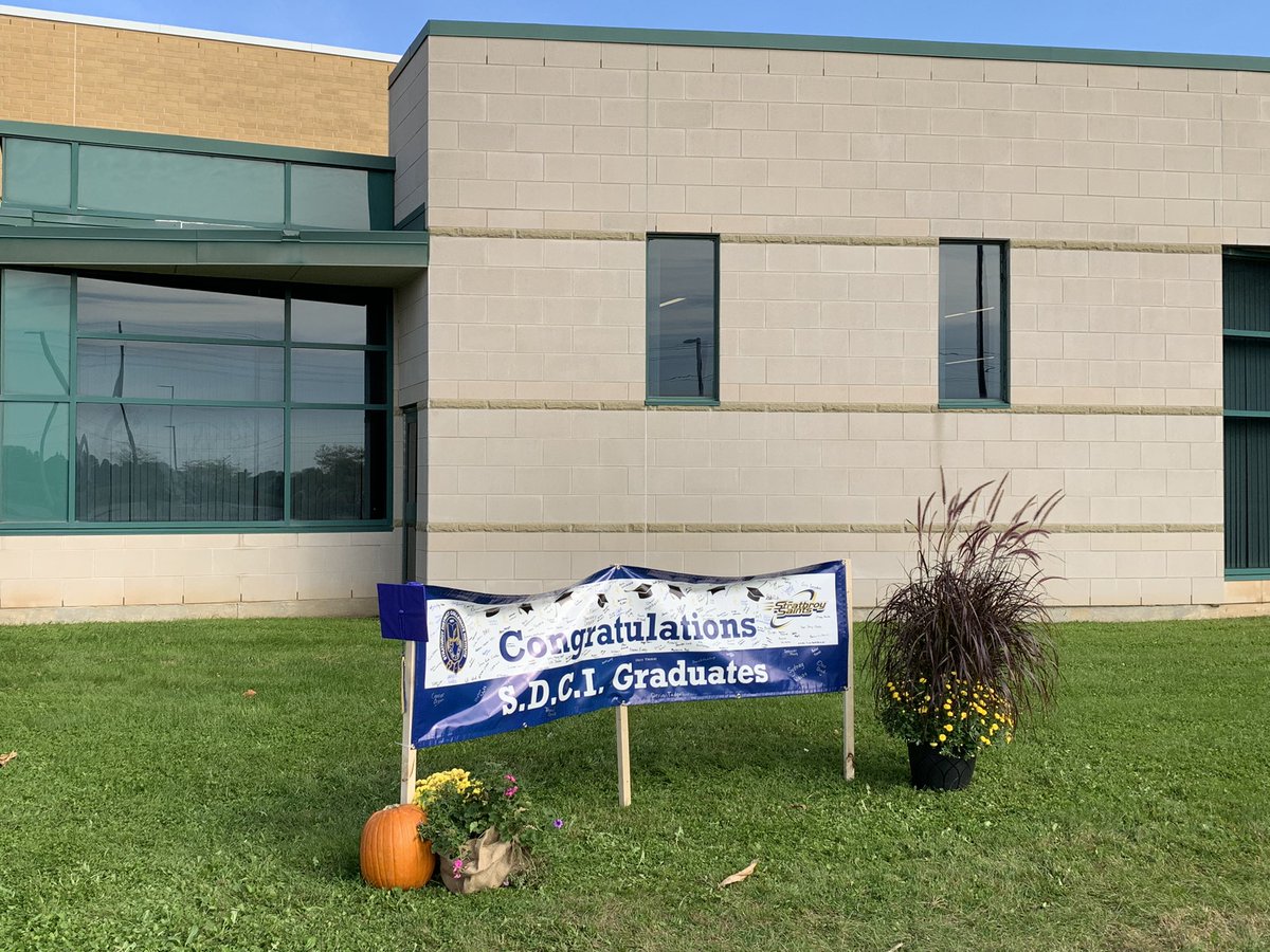 a_ribout's tweet photo. Congratulations to SDCI’s class of 2021!  And a huge thanks to all of our staff for making the day special for our grads. https://t.co/Bj0ZzcmWYf