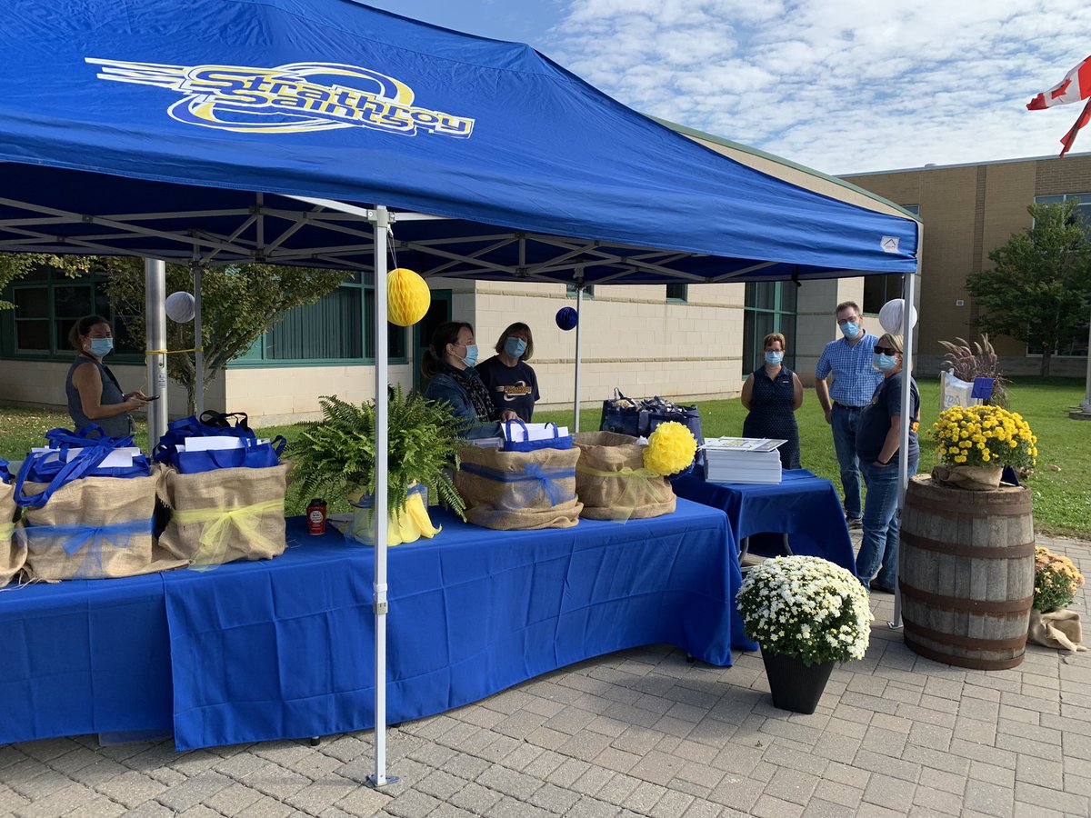 a_ribout's tweet photo. Congratulations to SDCI’s class of 2021!  And a huge thanks to all of our staff for making the day special for our grads. https://t.co/Bj0ZzcmWYf