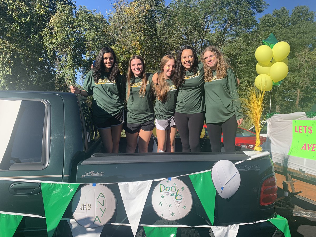 LadyAvesVball's tweet photo. HOCO parade 2021! #GoAves #bestfloatever #VBrocks https://t.co/BcahBmrhpn