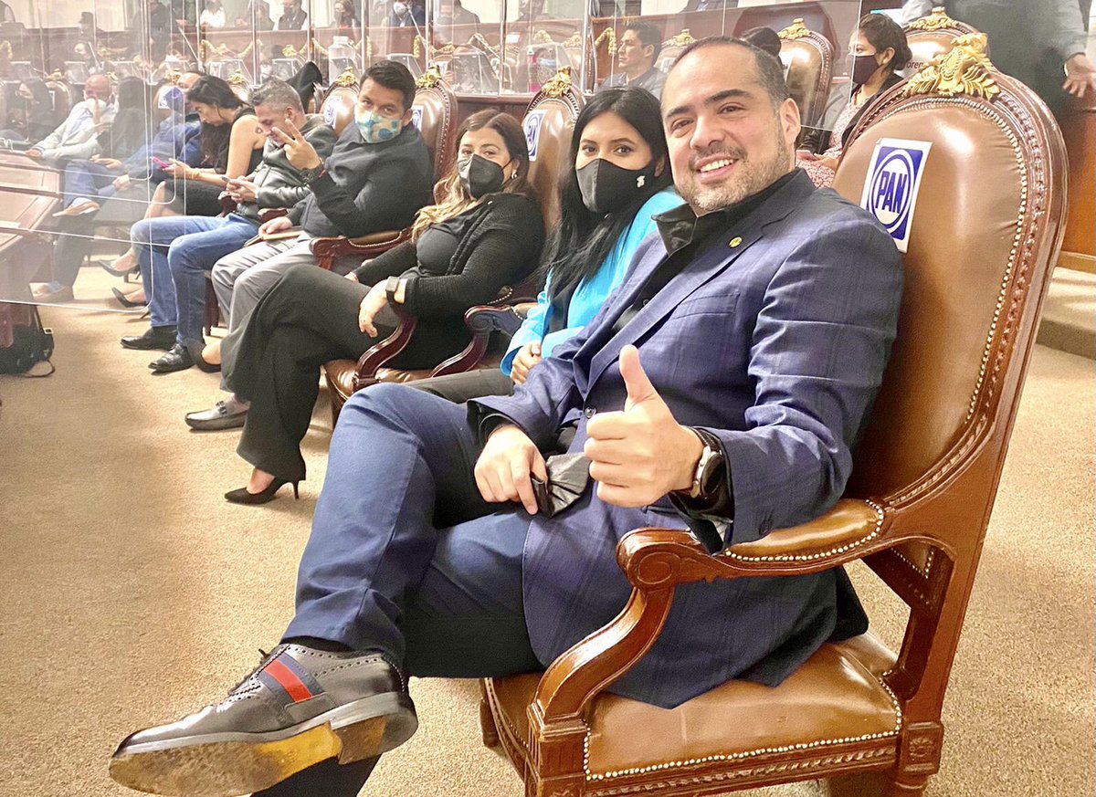 gonzalo_espina's tweet photo. 👉🏼 Presente en la Sesión Solemne en conmemoración del Movimiento Estudiantil de 1968. 

¡Tengan un feliz Sábado!

#PorTiyPorTuCiudad 
#DiputadosEnAcción https://t.co/ZjNN0EIRXu